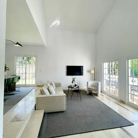 4 Bedroom In Location - Heated Pool Vila